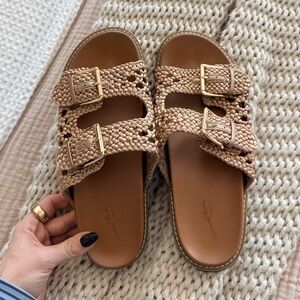 Universal Thread Crochet Tan Sandals